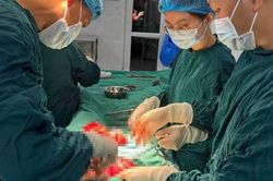 Phẫu thuật thành công ca đa u xơ tử cung phức tạp, ổ bụng dính diện rộng