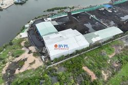 Sông Thị Vải bị 'bức tử' từ bãi than ven sông