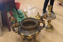Bắt giữ người phụ nữ trộm lư hương tại đền thờ liệt sĩ ở Yên Tử