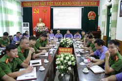 VKSND khu vực 8, tỉnh Ninh Bình tham dự hội nghị rút kinh nghiệm về công tác tạm đình chỉ