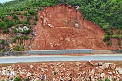 Hà Tĩnh nguy cơ sạt lở trên nhiều tuyến giao thông trước mùa mưa bão