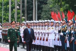 Bộ trưởng Bộ Quốc ph&ograve;ng Malaysia thăm ch&iacute;nh thức Việt Nam