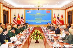 Bộ trưởng Quốc phòng Phan Văn Giang hội đàm với Bộ trưởng Quốc phòng Malaysia