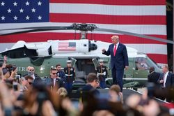 Mỹ điều tra sự cố h&agrave;ng kh&ocirc;ng li&ecirc;n quan đến trực thăng chở Tổng thống D.Trump