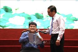 Chung tay chăm lo cho nạn nhân da cam