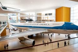 Kế hoạch trưng b&agrave;y 'chuy&ecirc;n cơ Qatar' của Tổng thống Trump bất ngờ thay đổi