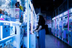 Cơn sốt máy gắp thú Labubu và Pokemon bùng nổ tại Hong Kong