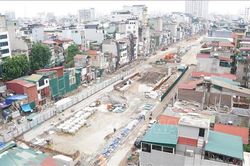 Gỡ 'n&uacute;t thắt', tăng tốc thi c&ocirc;ng đường V&agrave;nh đai 1 đoạn Ho&agrave;ng Cầu - Voi Phục
