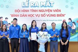 Đồng h&agrave;nh n&acirc;ng cao năng lực số v&ugrave;ng bi&ecirc;n