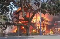 Ngôi nhà bốc cháy dữ dội, ông bà và cháu trai tử vong