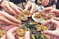 6 thực phẩm nên ăn trước khi uống rượu giúp cơ thể 'đỡ quá tải', phái mạnh nên biết