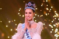 Opal Suchata trước 1 tháng hết nhiệm kỳ Miss World