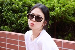 Song Hye Kyo đẹp như nữ thần chỉ với áo thun trắng và quần jeans