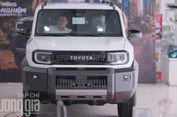 Toyota Land Cruiser FJ giá 1,198 tỷ đồng: Đắt nhưng có lợi thế 'một mình một sân'