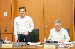Bộ trưởng Lê Mạnh Hùng làm rõ nhiều nội dung tại phiên thảo luận Tổ về dự án Luật Dầu khí (sửa đổi)