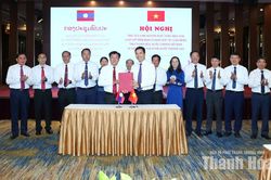 HĐND hai tỉnh Thanh H&oacute;a - Hủa Phăn k&yacute; kết Bi&ecirc;n bản ghi nhớ hợp t&aacute;c