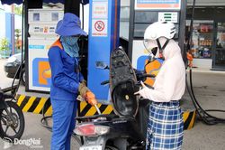 Gi&aacute; xăng 'quay đầu' giảm sau 3 lần tăng li&ecirc;n tiếp