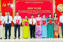 Đảng ủy xã Khánh Sơn tổ chức ký cam kết trách nhiệm đối với cán bộ lãnh đạo, quản lý