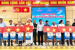 Cảnh sát biển đồng hành với đồng bào dân tộc, tôn giáo xã Phước Dinh