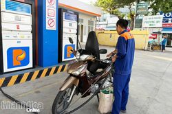 Xăng E10 giảm hơn 500 đồng/lít