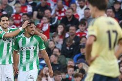 Hàng thủ thảm họa, Arsenal gục ngã 1-3 trước Real Betis tại Dublin