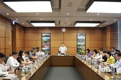 Đo&agrave;n ĐBQH tỉnh Ninh B&igrave;nh g&oacute;p &yacute; ho&agrave;n thiện dự thảo Nghị quyết về c&ocirc;ng t&aacute;c ph&ograve;ng, chống tội phạm v&agrave; hoạt động tư ph&aacute;p