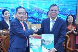 Cần Thơ ký kết hợp tác phát triển công nghệ, khai thác tuyến đường sắt chiến lược