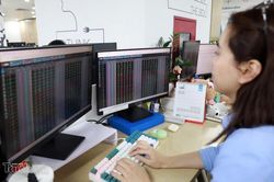 Chứng khoán ngày 6/8: Dòng tiền phân hóa, VN-Index điều chỉnh phiên thứ hai liên tiếp