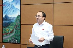 Cần quan t&acirc;m đặc biệt đến chất lượng đời sống vật chất v&agrave; tinh thần đồng b&agrave;o d&acirc;n tộc thiểu số