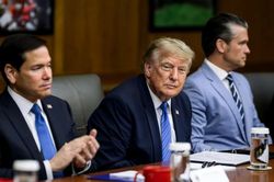 Tổng thống Trump b&aacute;c tin Mỹ đang thiếu đạn dược