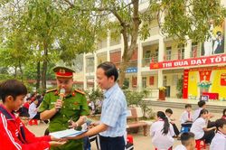 Gần dân bằng những clip tuyên truyền 'triệu view'