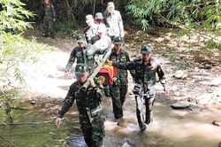 Xuyên rừng, vượt suối quy tập hài cốt liệt sĩ ở Khánh Hòa