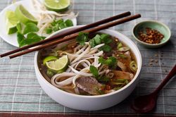 Phở Việt - H&agrave;nh tr&igrave;nh của một sứ giả văn h&oacute;a