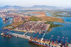 Đ&oacute;n s&oacute;ng giao thương to&agrave;n cầu, loạt '&ocirc;ng lớn' cảng biển b&aacute;o l&atilde;i kỷ lục trong qu&yacute; II/2026