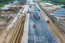 Khẩn trương tr&ecirc;n c&ocirc;ng trường n&acirc;ng cấp S&acirc;n bay C&agrave; Mau