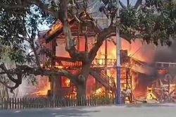 Vụ căn nh&agrave; bốc ch&aacute;y dữ dội, 3 người trong gia đ&igrave;nh tử vong: C&ocirc;ng an lấy lời khai, kh&aacute;m nghiệm hiện trường
