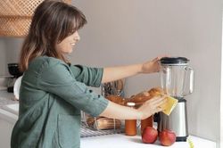 Máy xay sinh tố sạch bong như mới chỉ trong vài phút nhờ những mẹo này