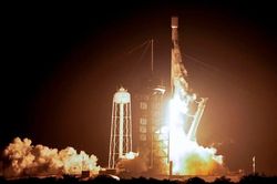 Công nghệ 6/8: SpaceX thử nghiệm vận chuyển hàng hóa bằng tên lửa Falcon 9