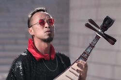 Rocker người Việt trở thành hội viên của tổ chức đứng sau giải Grammy là ai?