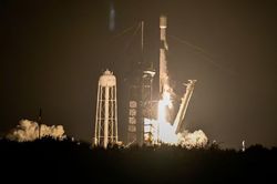 Tầng tên lửa SpaceX đâm xuống Mặt Trăng ở tốc độ gần 9.000 km/h