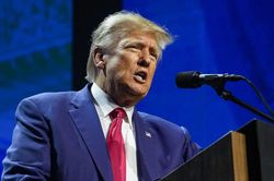 Tổng thống Trump phủ nhận tin Mỹ thiếu đạn dược, dọa bỏ tù người rò rỉ thông tin