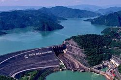 16h chiều 6-8, thủy điện H&ograve;a B&igrave;nh xả lũ