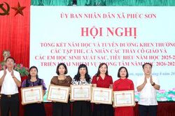 Phúc Sơn tuyên dương 75 tập thể, giáo viên và học sinh tiêu biểu