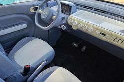 Cầm lái ô tô điện giá 200 triệu đồng thiết kế xinh xắn, đi 170km/lần sạc cực hợp di chuyển trong đô thị về Việt Nam?