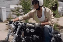 V&igrave; sao Ng&ocirc; Thanh V&acirc;n n&oacute;i 'Huy Trần l&agrave; &ocirc;ng bố tuyệt vời nhất thế gian'?