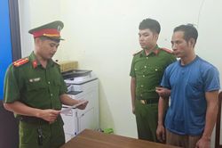 Khởi tố đối tượng nhiều lần cầm dao đe dọa h&agrave;ng x&oacute;m, cố thủ th&aacute;ch thức c&ocirc;ng an ở Ph&uacute; Thọ
