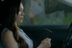 Vân nghi ngờ Tuấn có cô gái khác