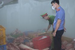 Vạch trần thủ đoạn che giấu gần 1 tấn thịt lợn nghi nhiễm dịch tả châu Phi