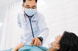 Tim đập nhanh liên tục 200 lần/phút, người phụ nữ 47 tuổi nhập viện cấp cứu vì cơn rối loạn nhịp tim nguy hiểm