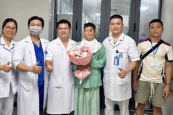Ho ra hơn 2 lít máu rồi rơi vào suy hô hấp cấp, người bệnh ung thư được cứu sống trong gang tấc